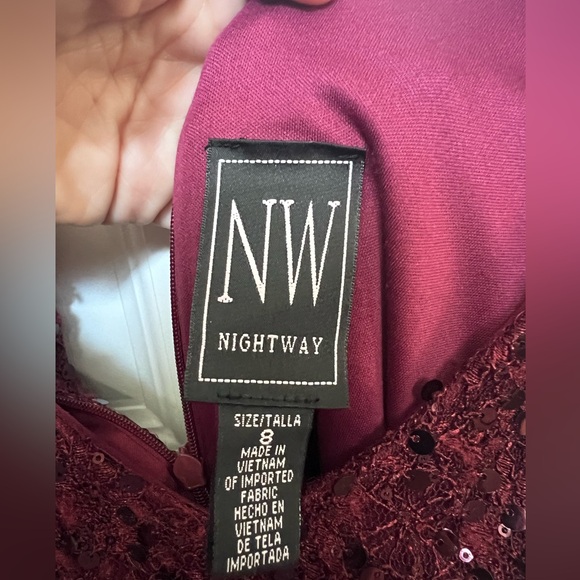 Nightway Sequined Lace Bell-Sleeve Dress Merlot wine midi size 8 - Picture 4 of 5